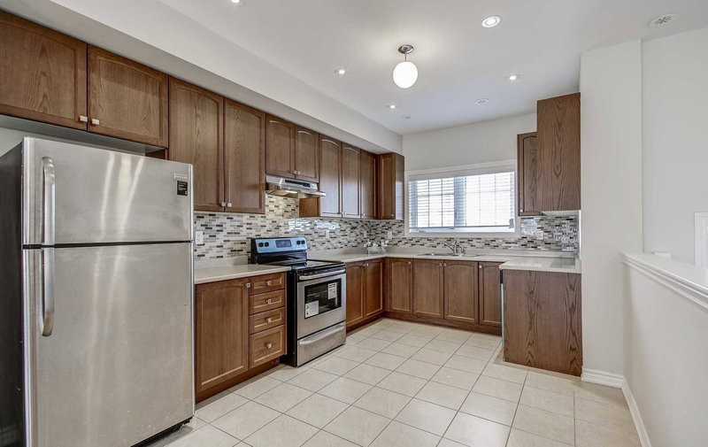 34 Aspen Hills Rd, Brampton, L6Y6E4 | Image 3
