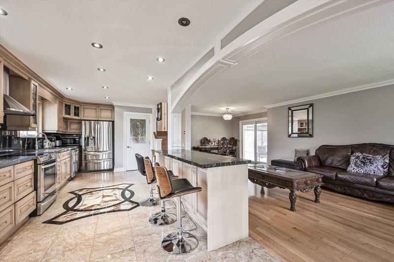 571 Silver Creek Blvd, Mississauga, L5A2B6 | Image 2