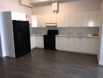 Semi-Detached House leased at 4-256 Lakeshore Road, Mississauga, Ontario, L5G1G9 - Port Credit - MLS: W4555903