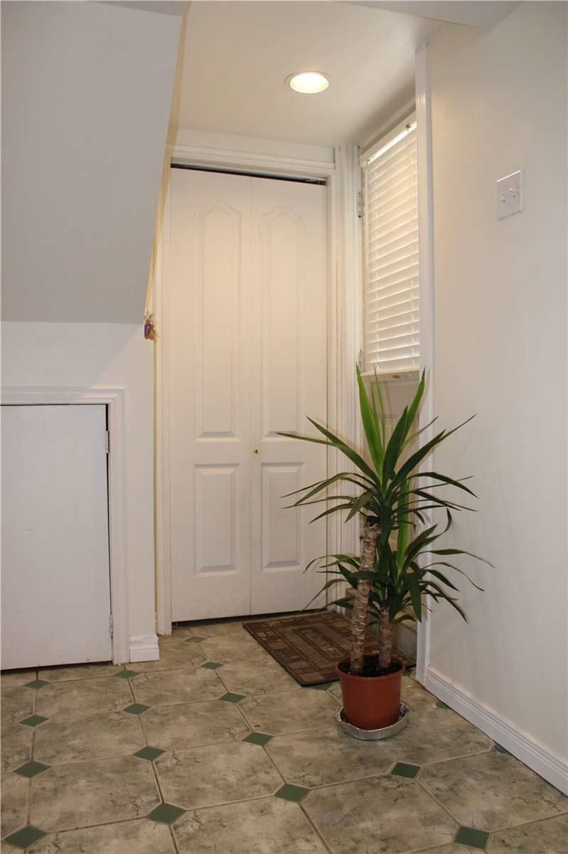 Lower - 3301 Tallmast Cres, Mississauga, L5L1K1 | Image 3