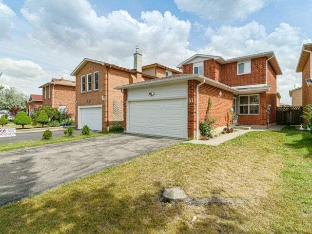 31 Dorking Dr, Brampton, L6Z3T5 | Image 2