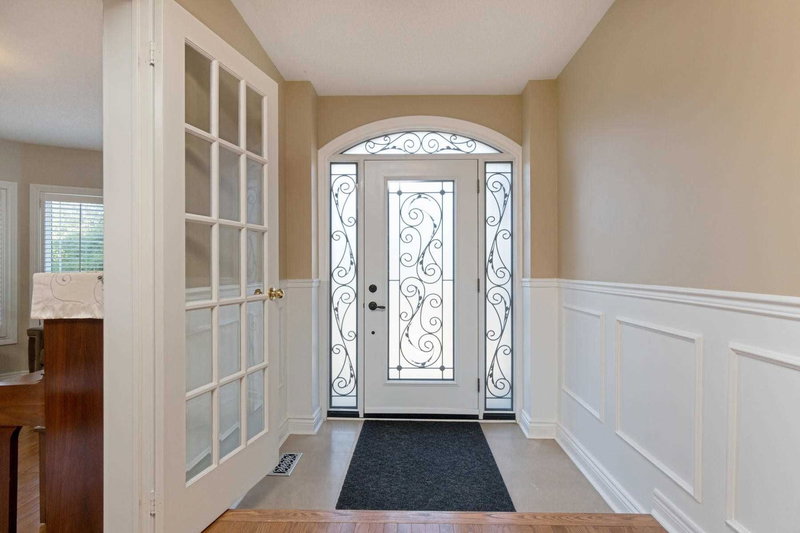 16 Curry Cres, Halton Hills, L7G5L4 | Image 2
