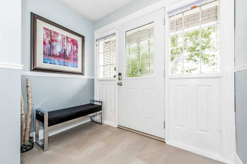 1 Stanwood Cres, Toronto, M9M1Z8 | Image 2