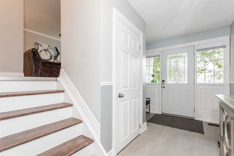 1 Stanwood Cres, Toronto, M9M1Z8 | Image 3