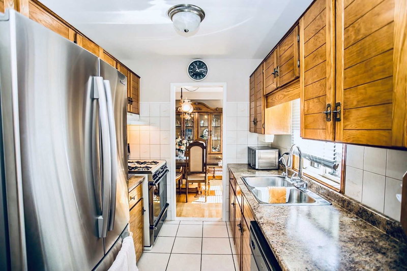 4313 Lee Dr, Mississauga, L4W4A9 | Image 2