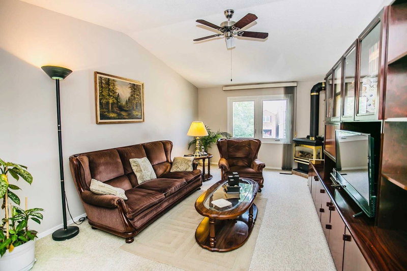 4313 Lee Dr, Mississauga, L4W4A9 | Image 3