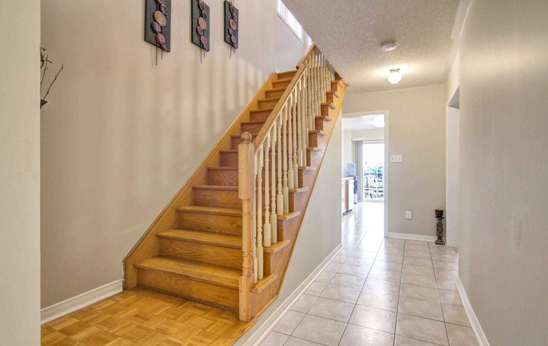 47 Loons Call Cres, Brampton, L6R2G4 | Image 3