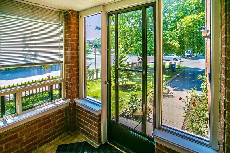 4313 Lee Dr, Mississauga, L4W4A9 | Image 3