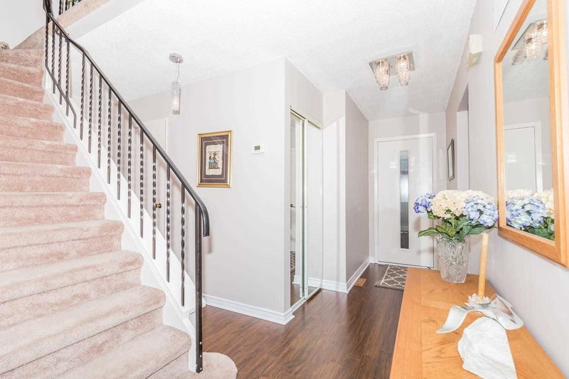24 Ridler Crt, Brampton, L6X2R1 | Image 2