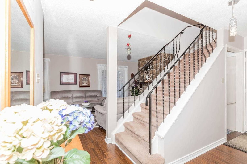 24 Ridler Crt, Brampton, L6X2R1 | Image 3