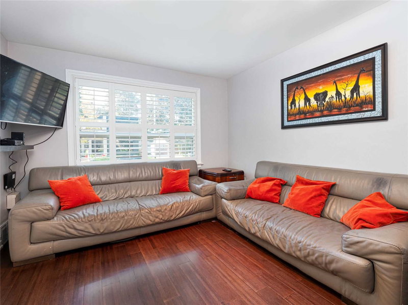 11 Sparta Rd, Toronto, M6L2M4 | Image 2