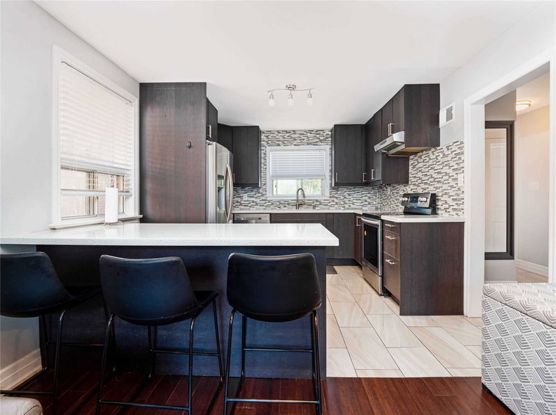 11 Sparta Rd, Toronto, M6L2M4 | Image 3