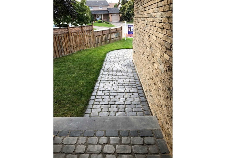 14 Borden Hill Crt, Brampton, L6S3K7 | Image 3