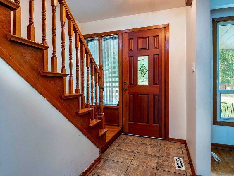 34 Rufford Rd, Toronto, M8W4V6 | Image 2