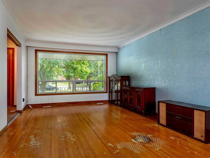 34 Rufford Rd, Toronto, M8W4V6 | Image 3