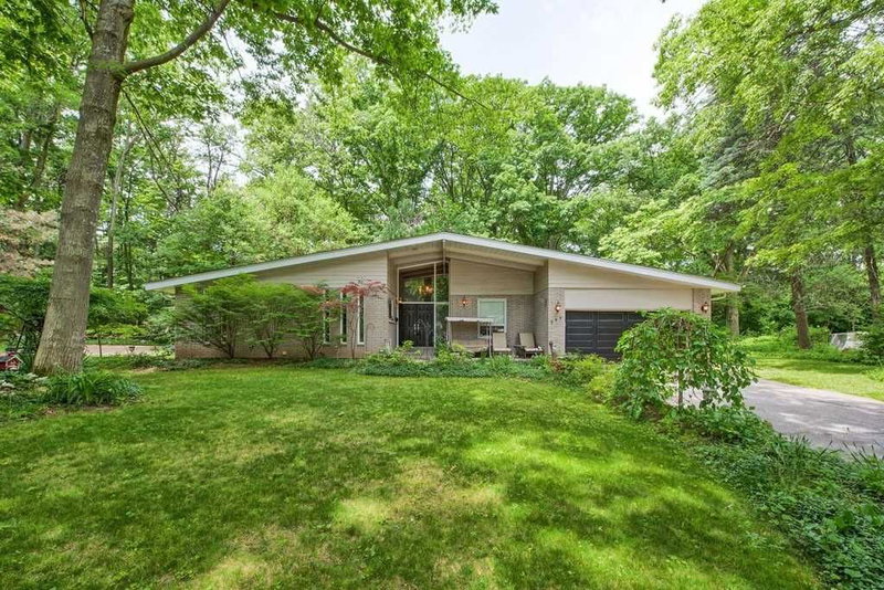 344 Dalewood Dr, Oakville, L6J4P5 | Image 2