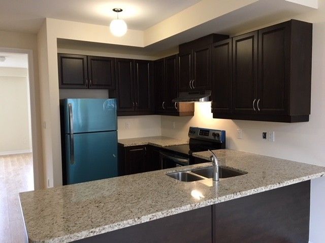 8 Shiff Cres, Brampton, L6Z0H5 | Image 3