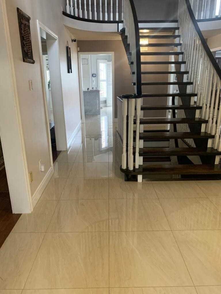 2606 Ambercroft Tr, Mississauga, L5M4K3 | Image 3