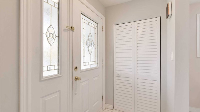 7566 Lockington Cres, Mississauga, L4T2V5 | Image 3