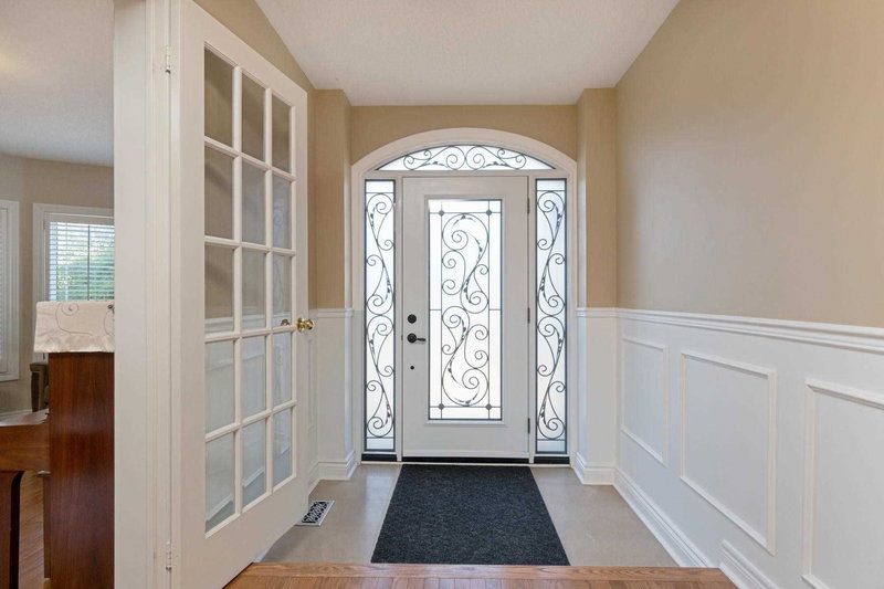 16 Curry Cres, Halton Hills, L7G5L4 | Image 2
