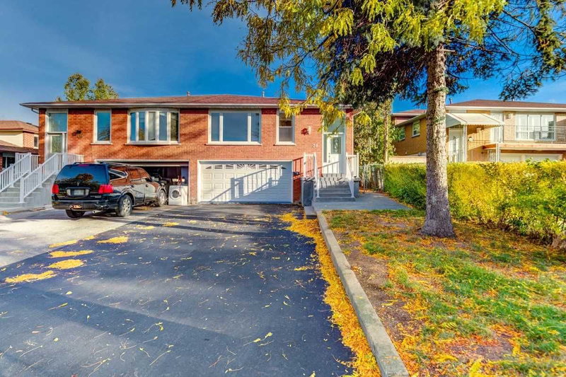 38 Medici Pl, Brampton, L6S3C6 | Image 2