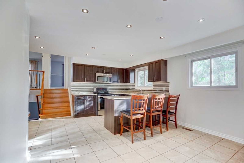 38 Medici Pl, Brampton, L6S3C6 | Image 3