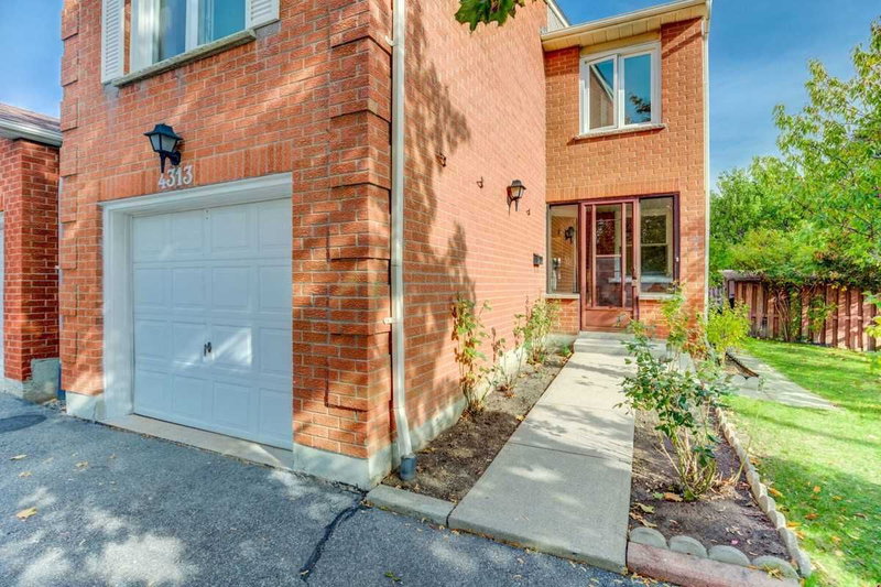4313 Lee Dr, Mississauga, L4W4A9 | Image 2