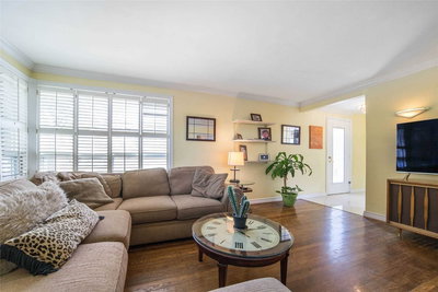 4 Tofield Crescent, Toronto, Ontario image-0-4