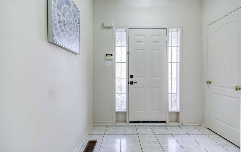 26 Waterdale Rd, Brampton, L7A1S3 | Image 2