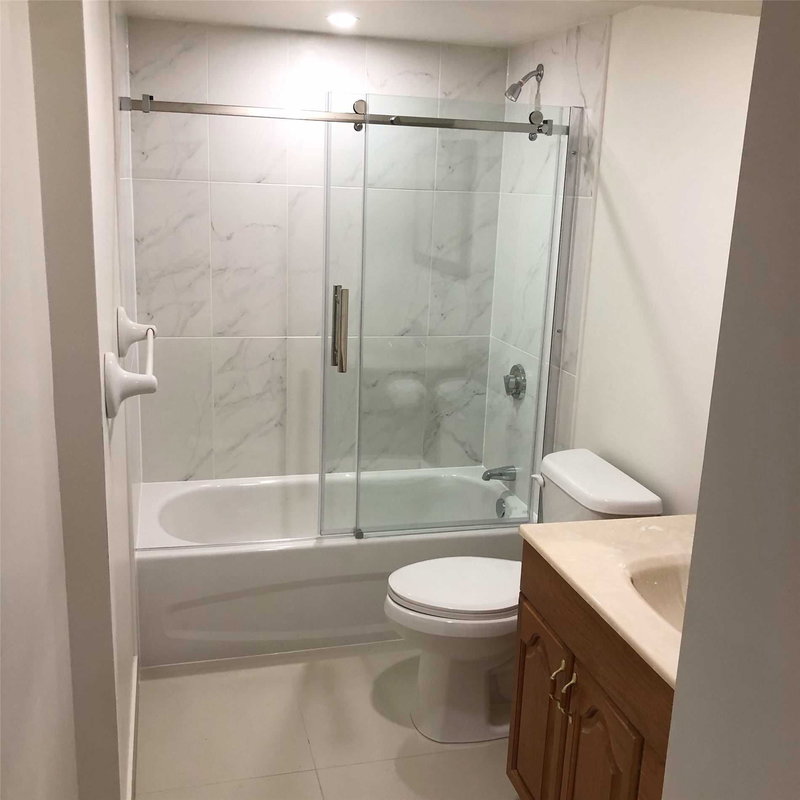 3392 Homark Dr, Mississauga, L4Y2K7 | Image 2