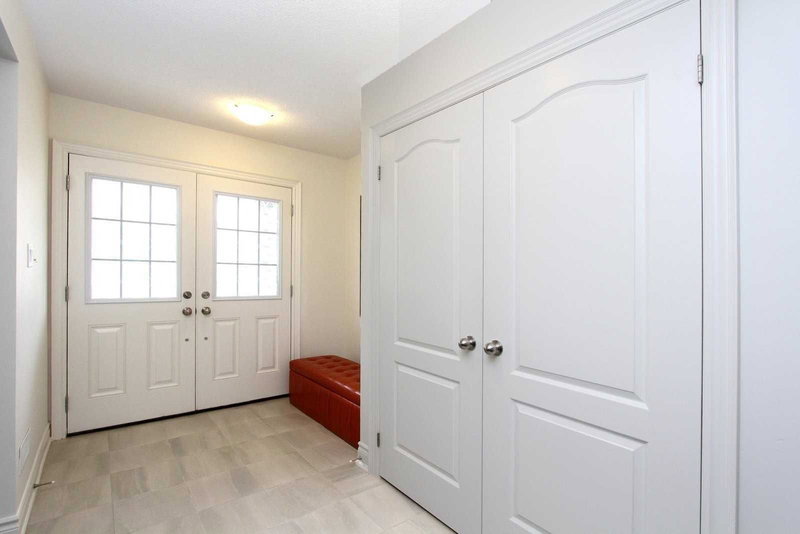 15 Temple Manor Rd, Brampton, L6Y6C4 | Image 3