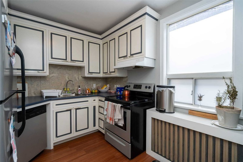 A - 255 Lakeshore Rd E, Mississauga, L5G1G8 | Image 3