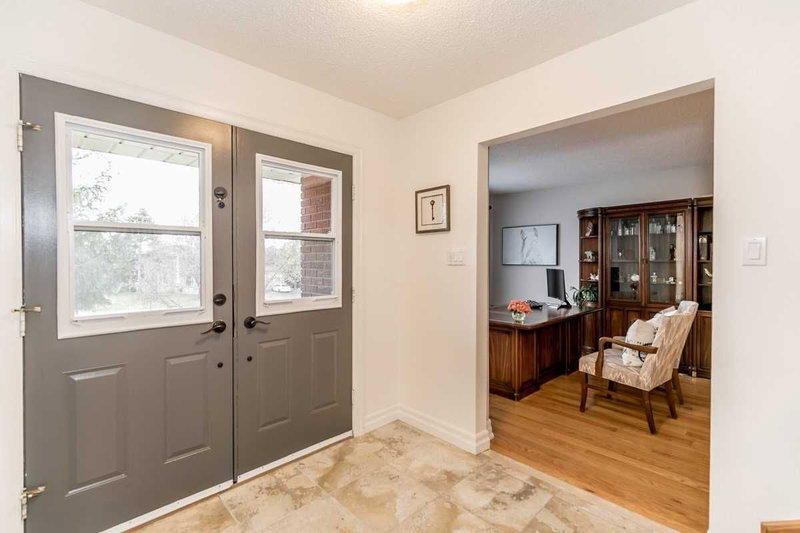 38 Marilyn St, Caledon, L7C1H2 | Image 2