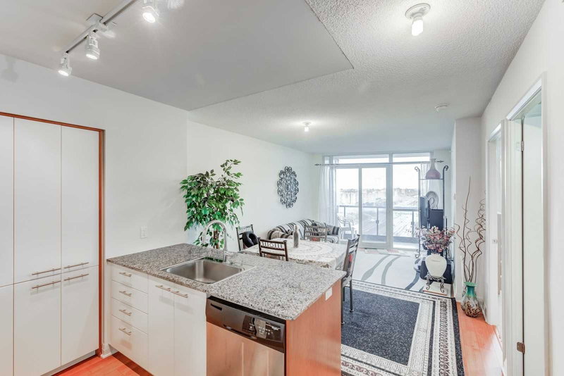 2111 - 5 Valhalla Inn Rd, Toronto, M9B0B1 | Image 2