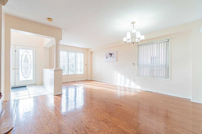 15 Heatherdale Dr, Brampton, L7A2H6 | Image 2