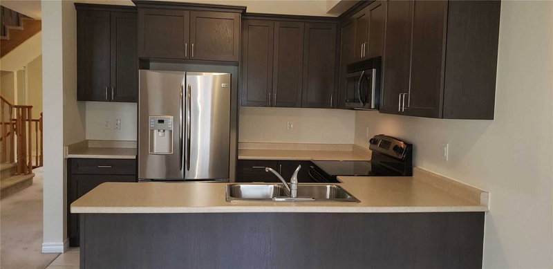 561 Murray Meadows Pl, Milton, L9T8L8 | Image 2