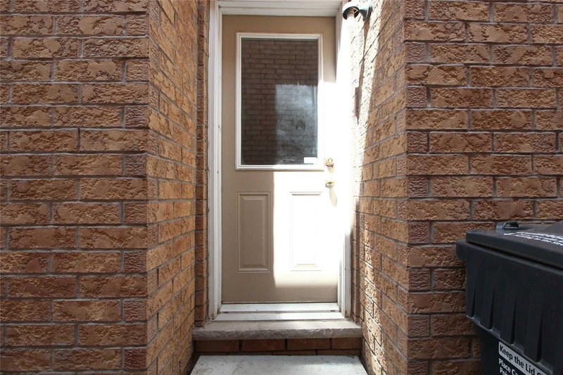 45 Iceberg Tr, Brampton, L6R0J7 | Image 3