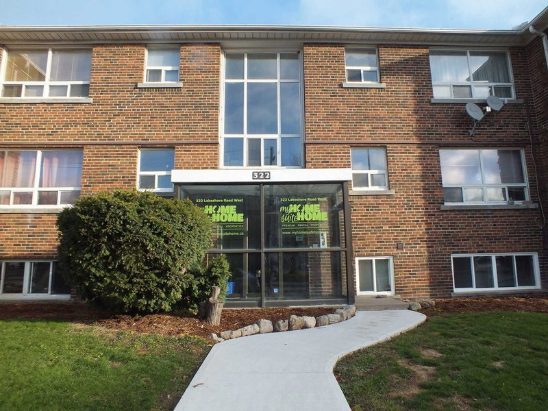 4 - 322 Lakeshore Rd W, Mississauga, L5H1G8 | Image 2