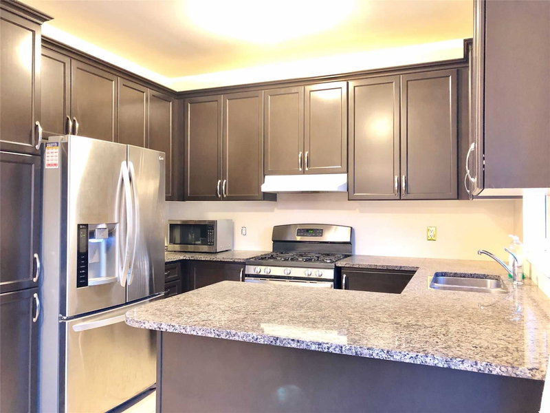 1 Elmcrest Dr, Brampton, L6Y5T7 | Image 2