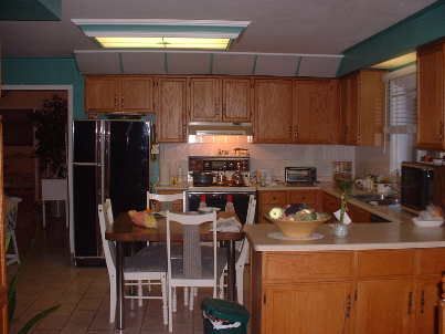 16 Chalmers Crt, Brampton, L6Z3G9 | Image 2