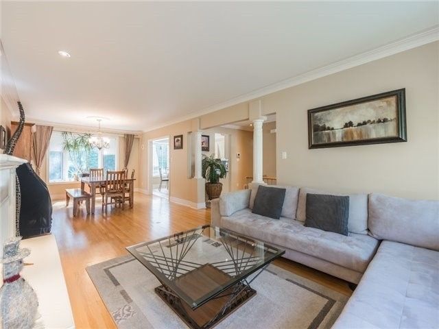 1588 Truscott Dr, Mississauga, L5J1Z4 | Image 3