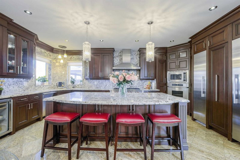 99 Fairview Rd W, Mississauga, L5B1K7 | Image 2