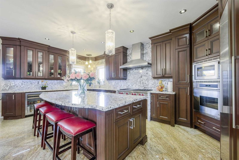 99 Fairview Rd W, Mississauga, L5B1K7 | Image 3