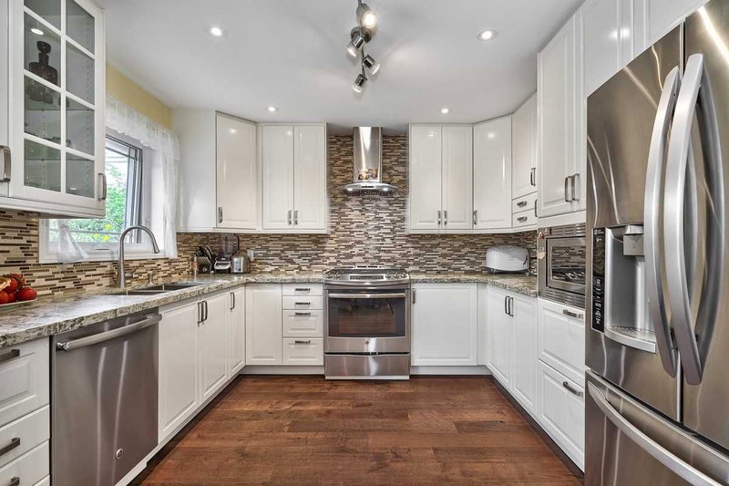 3301 Nadine Cres, Mississauga, L5A3L4 | Image 2