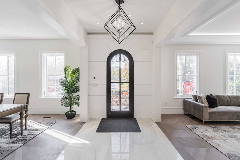 231 Wedgewood Dr, Oakville, L6J4R6 | Image 2