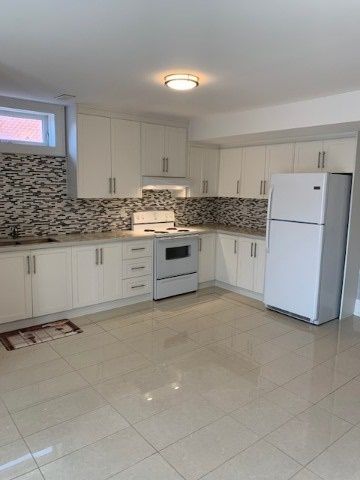 39 Whitburn Cres, Toronto, M3M2S3 | Image 2