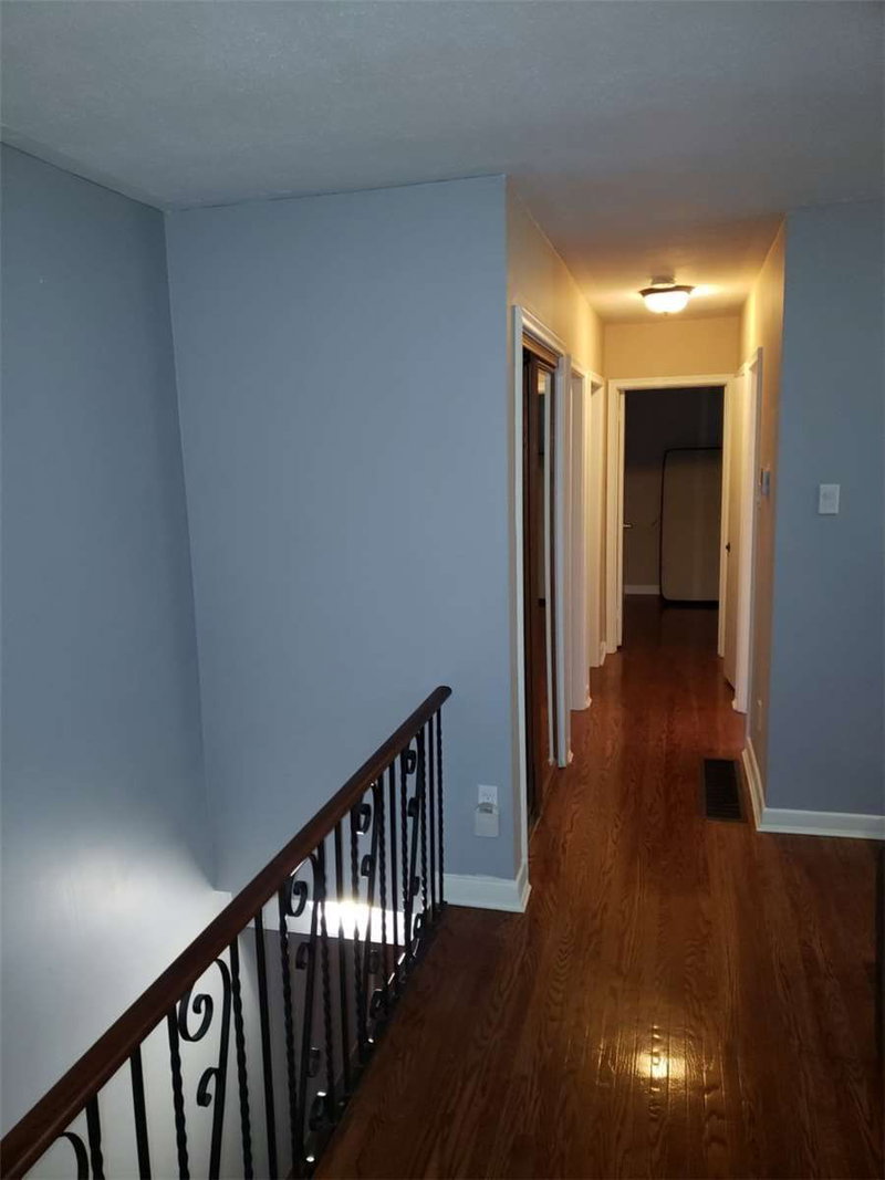 17 Pioneer Dr, Mississauga, L5M1G8 | Image 2