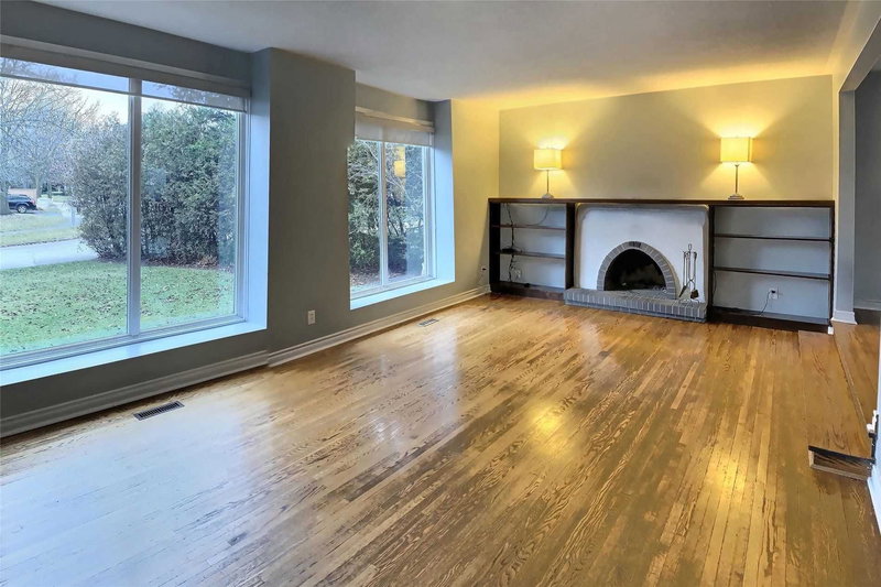 163 Castle Cres, Oakville, L6J5H4 | Image 3