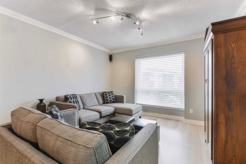 51 Mcmullen Cres, Brampton, L6S3M2 | Image 2