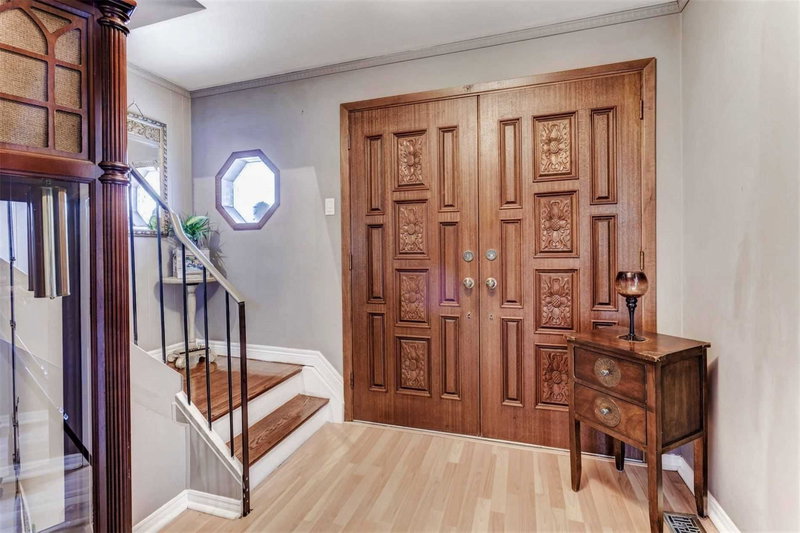 6 Monaco Crt, Toronto, M3N1R8 | Image 2